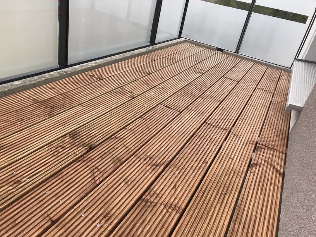 Terrassendielen auf Balkon verlegen darauf solltest du achten!