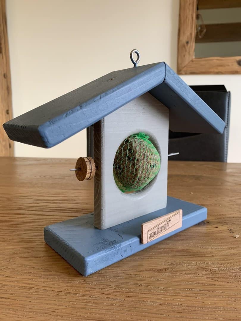 Vogelhaus selber bauen DIY Meisenknödelhalter