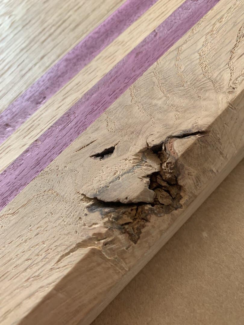Risse und Löcher im Holz füllen Diese Möglichkeiten gibt es!