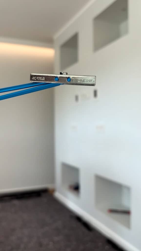 TV an Gipskartonwand befestigen