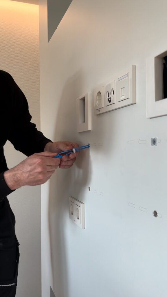 TV an Gipskartonwand befestigen