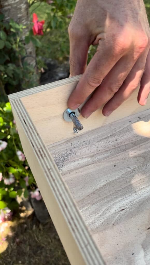 Cornhole Board mit einklappbarem Standfuß bauen